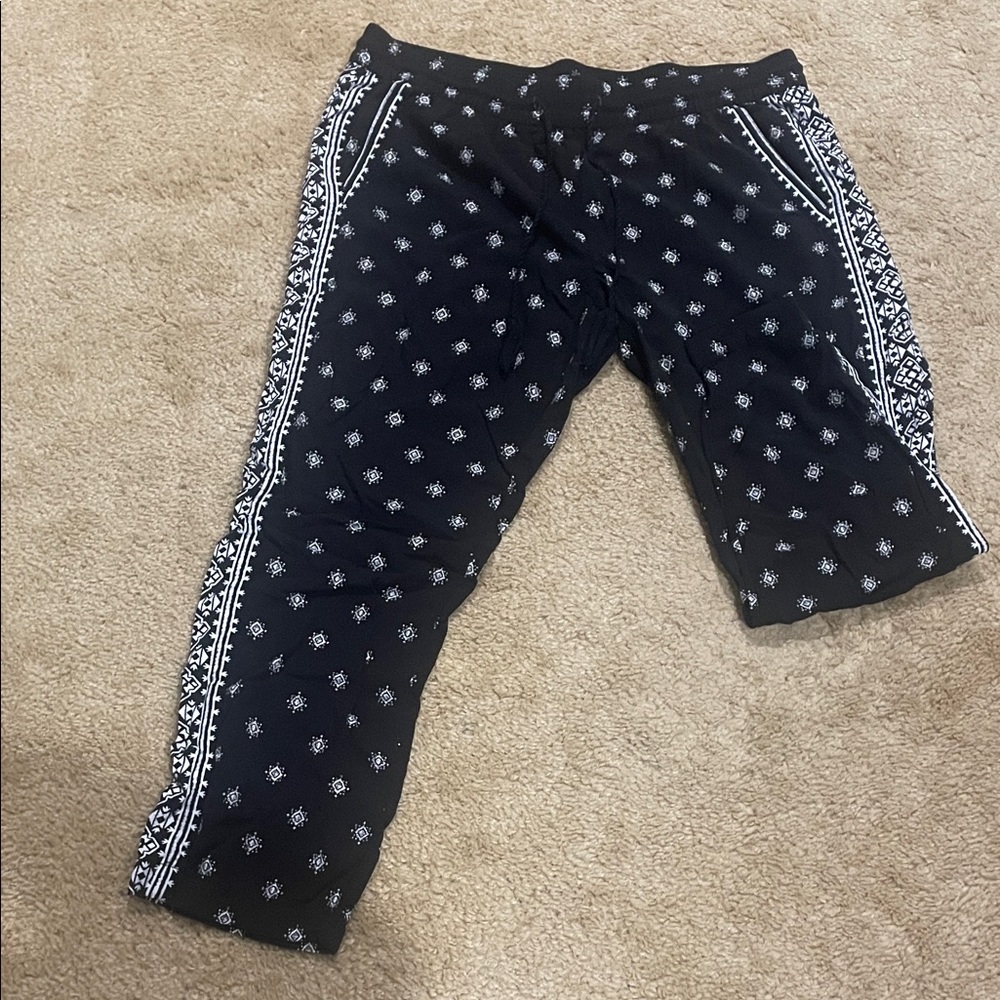 Last Chance‼️‼️Old Navy Black and Gray Patterned Pants